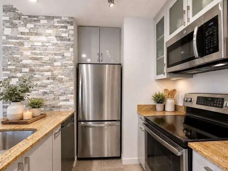 910 Bay Dr #15 Miami Beach, FL 33141