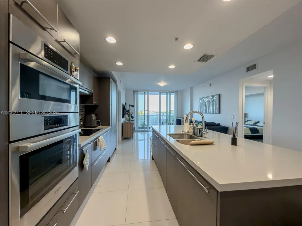 7825 NW 107th Ave #301 Doral, FL 33178