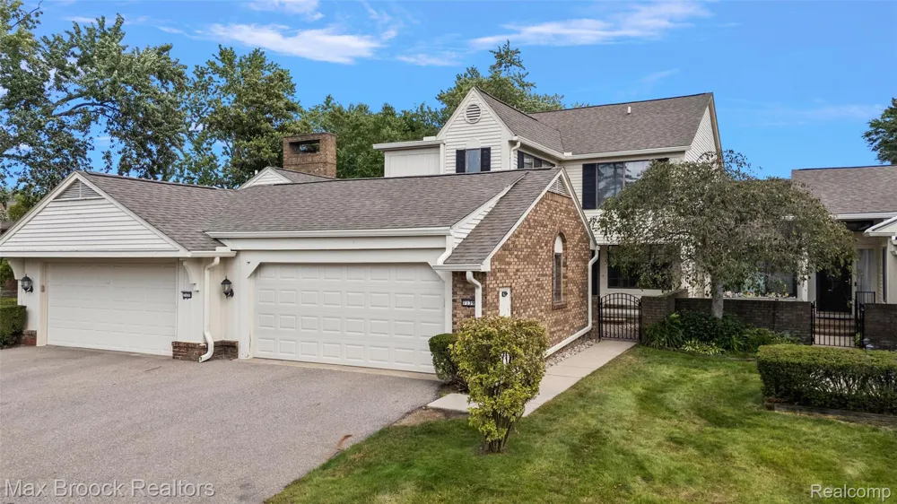 7139 Creeks Crossing West Bloomfield Charter Township, MI 48322