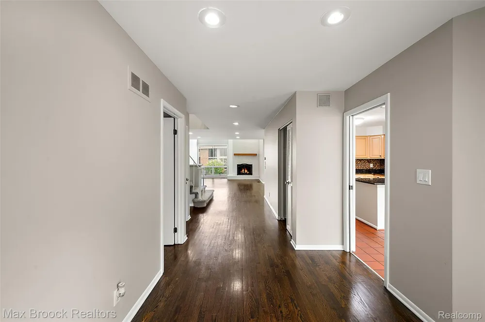 7139 Creeks Crossing West Bloomfield Charter Township, MI 48322