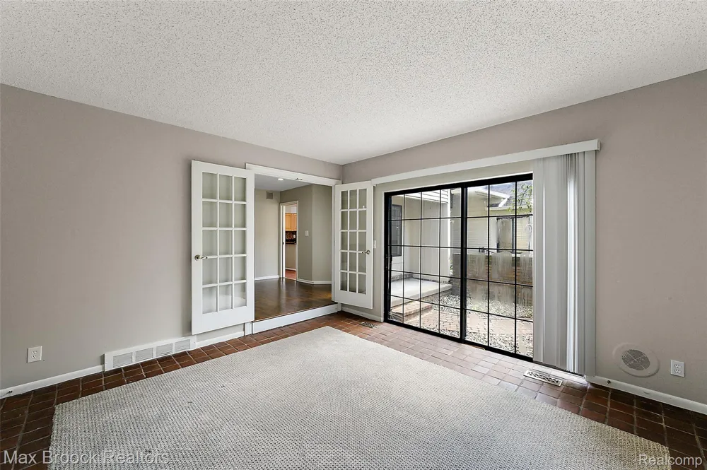 7139 Creeks Crossing West Bloomfield Charter Township, MI 48322