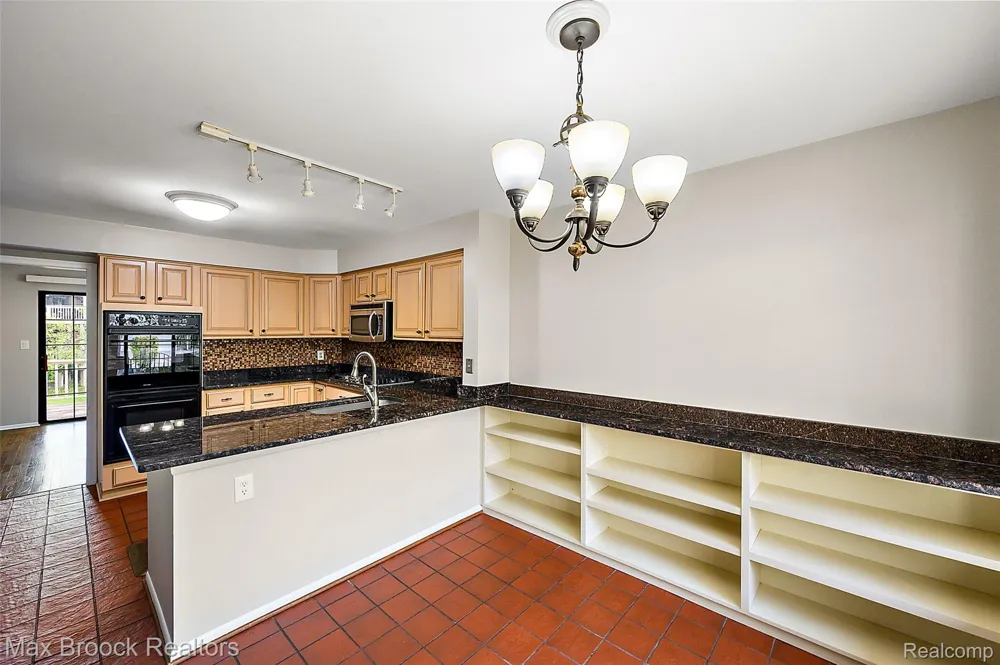 7139 Creeks Crossing West Bloomfield Charter Township, MI 48322