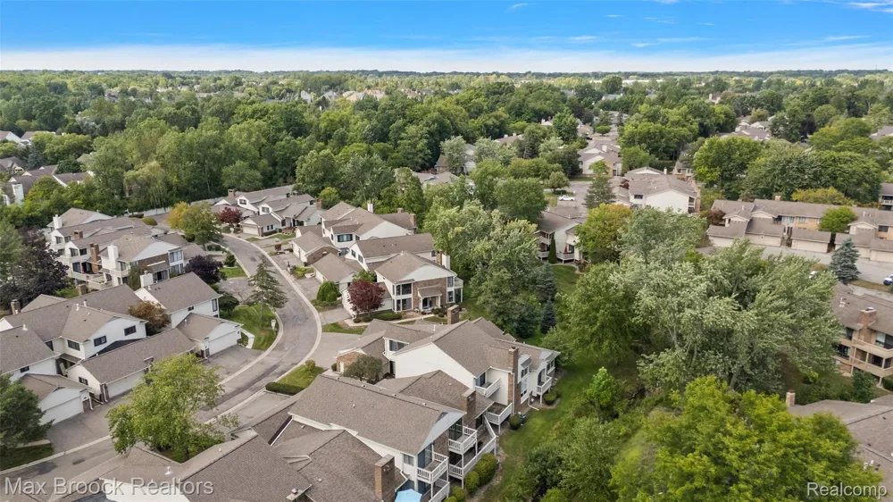 7139 Creeks Crossing West Bloomfield Charter Township, MI 48322