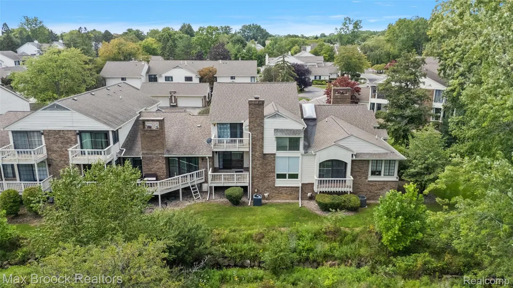 7139 Creeks Crossing West Bloomfield Charter Township, MI 48322