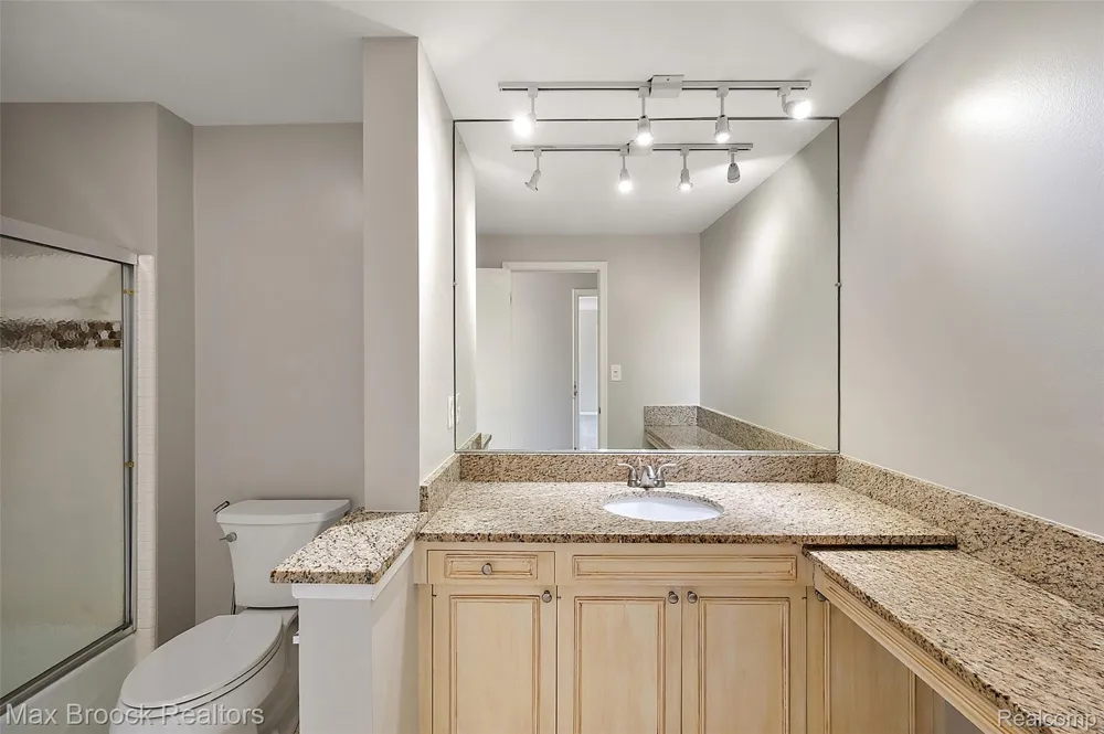 7139 Creeks Crossing West Bloomfield Charter Township, MI 48322