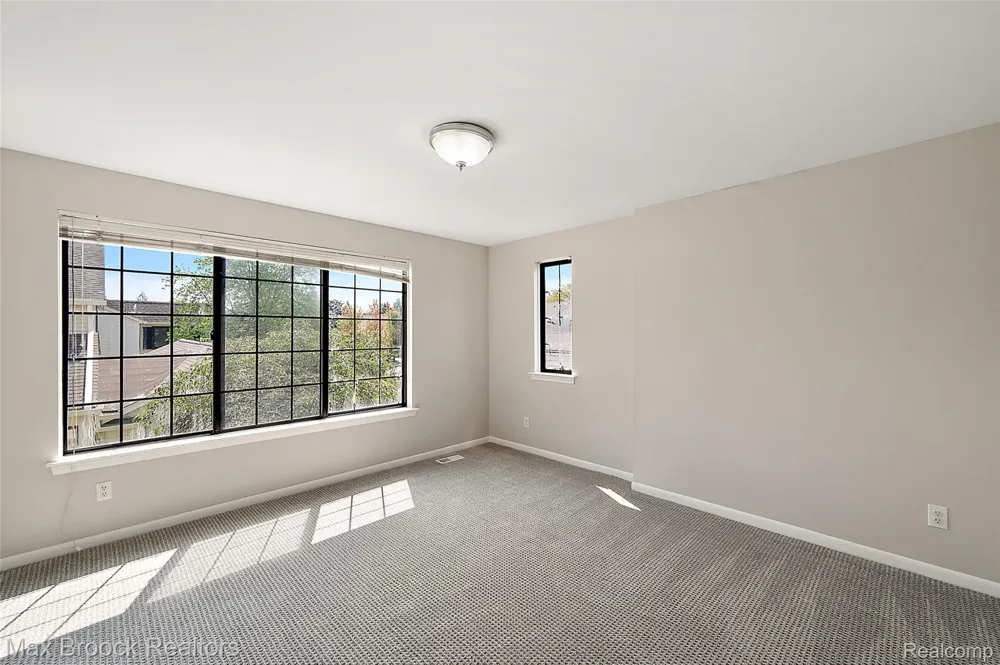 7139 Creeks Crossing West Bloomfield Charter Township, MI 48322
