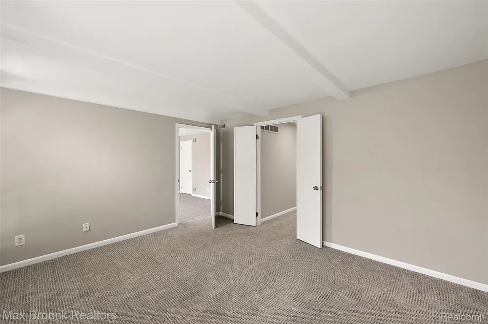 7139 Creeks Crossing West Bloomfield Charter Township, MI 48322