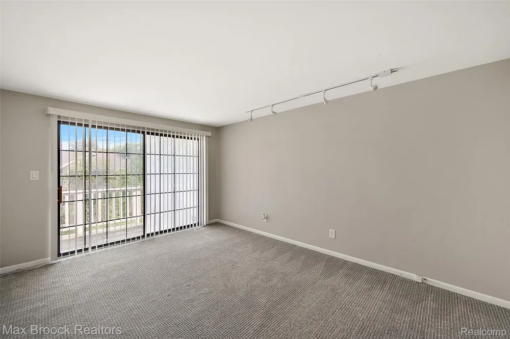 7139 Creeks Crossing West Bloomfield Charter Township, MI 48322
