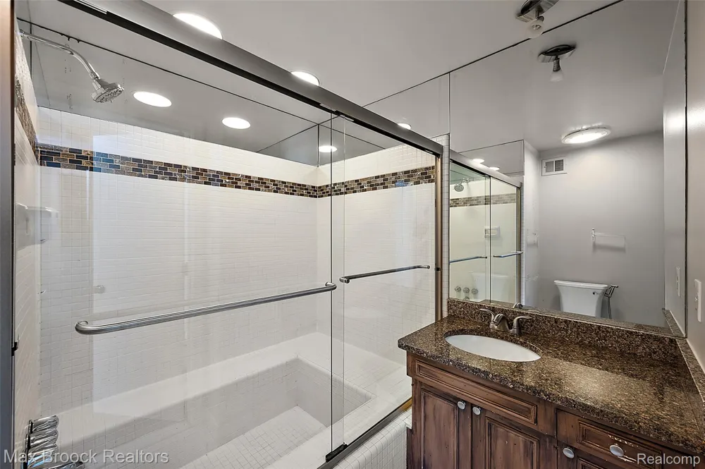 7139 Creeks Crossing West Bloomfield Charter Township, MI 48322