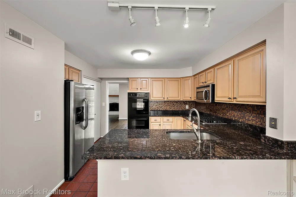 7139 Creeks Crossing West Bloomfield Charter Township, MI 48322