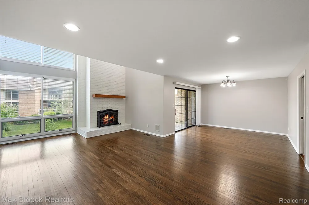 7139 Creeks Crossing West Bloomfield Charter Township, MI 48322