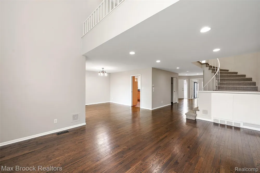 7139 Creeks Crossing West Bloomfield Charter Township, MI 48322