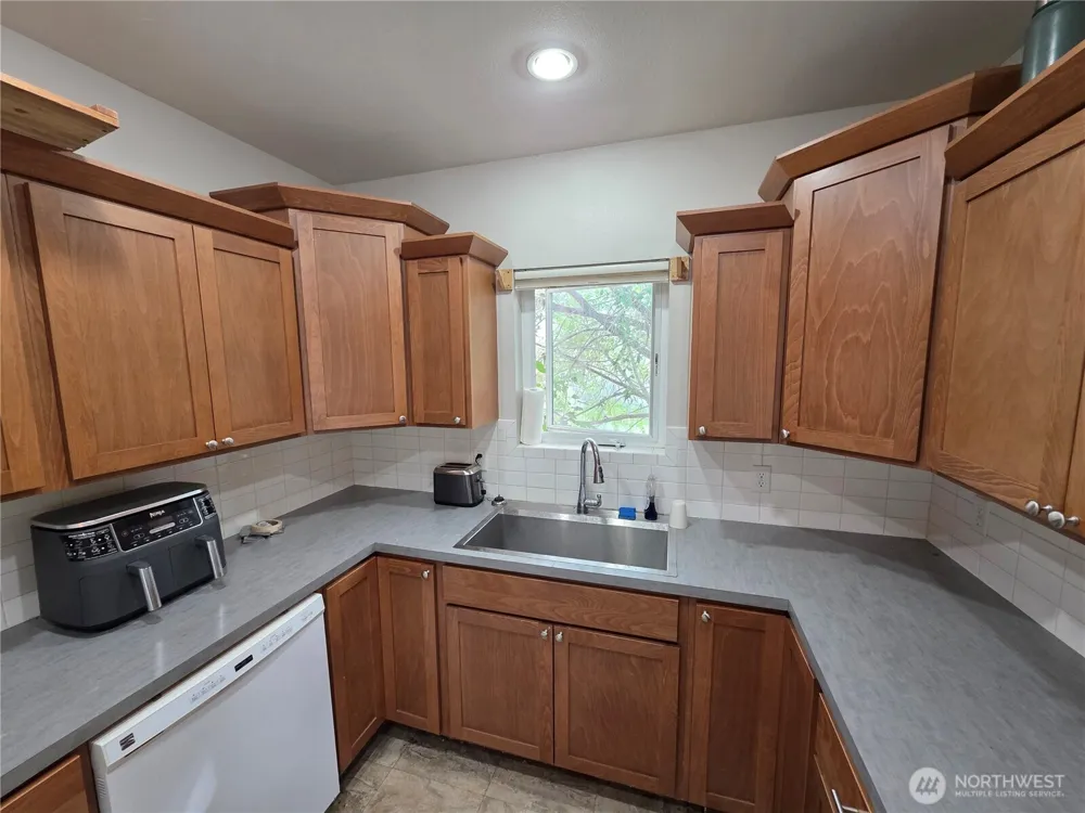 81 B Golden Road Oroville, WA 98844