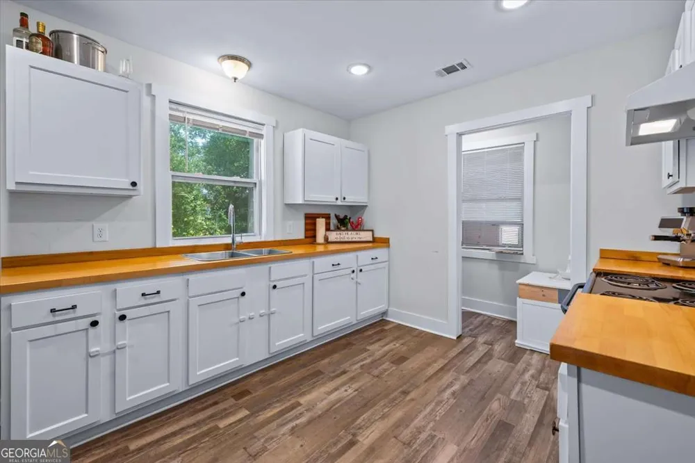 204 N Ash ST Springfield, GA 31329