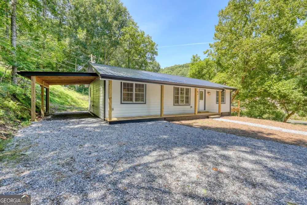 6564 Crooked Creek RD Young Harris, GA 30582