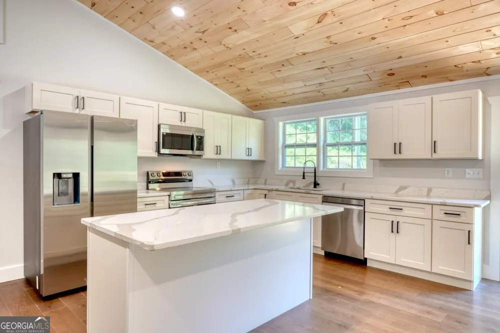 6564 Crooked Creek RD Young Harris, GA 30582