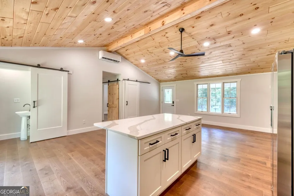 6564 Crooked Creek RD Young Harris, GA 30582