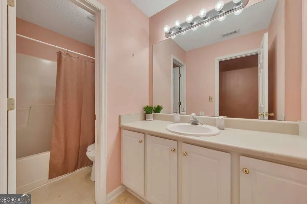 120 Silverleaf LN Dallas, GA 30157
