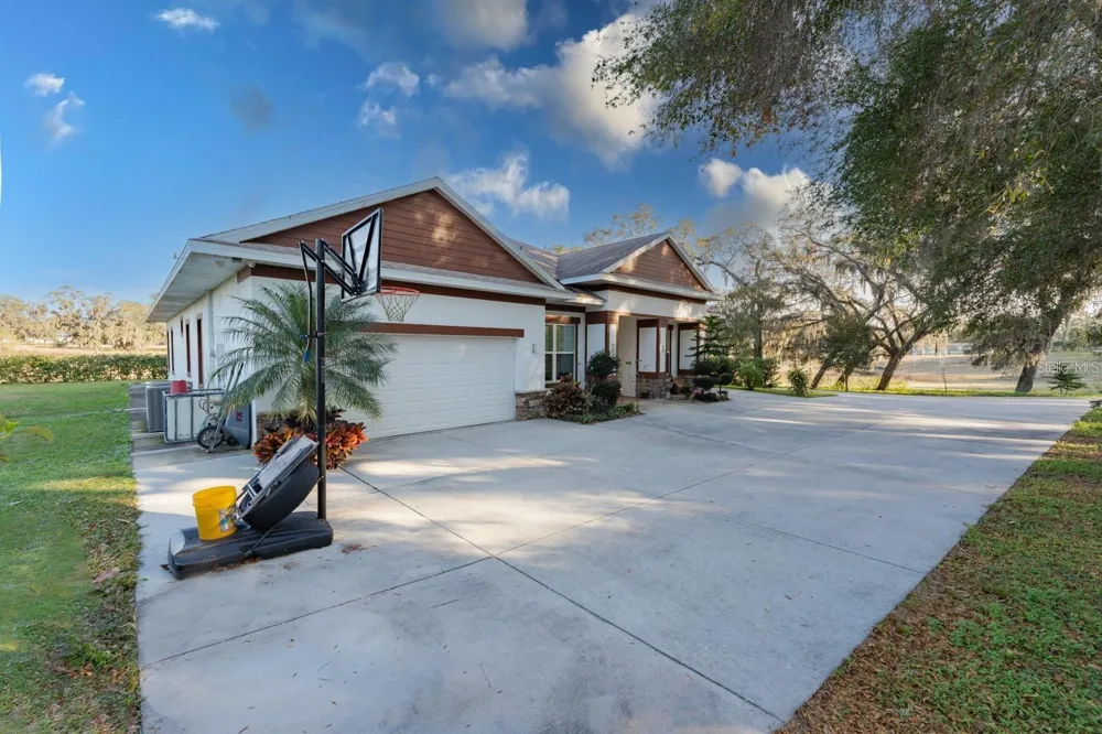 9606 RIPLEY ROAD Thonotosassa, FL 33592