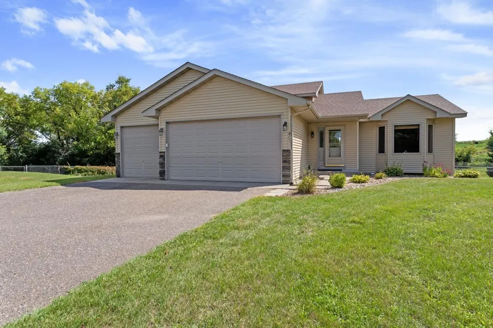 805 Pond View Court Braham, MN 55006