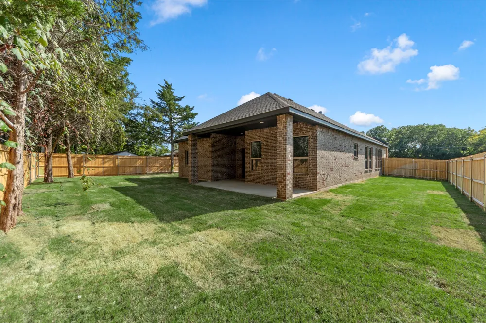 111 WATERCREST LANE Glenn Heights, TX 75154