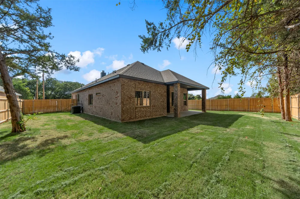 111 WATERCREST LANE Glenn Heights, TX 75154