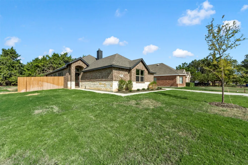 111 WATERCREST LANE Glenn Heights, TX 75154