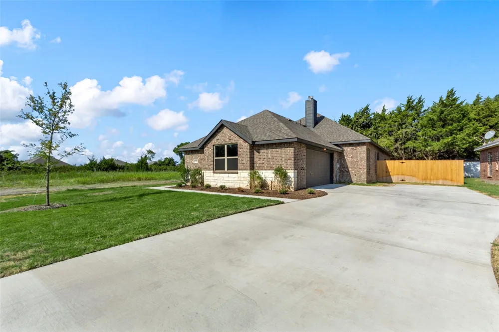 111 WATERCREST LANE Glenn Heights, TX 75154