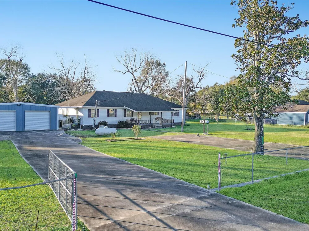 9313 State Highway 61 Hankamer, TX 77560