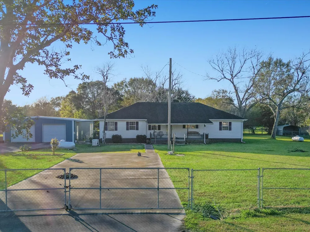 9313 State Highway 61 Hankamer, TX 77560
