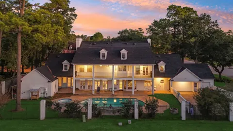 2922 Cedar Woods Place