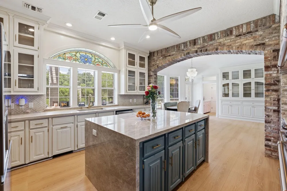 2922 Cedar Woods Place Houston, TX 77068