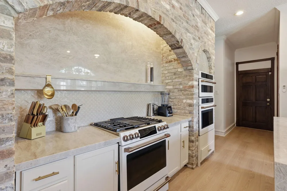 2922 Cedar Woods Place Houston, TX 77068
