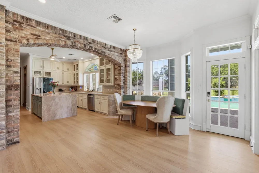 2922 Cedar Woods Place Houston, TX 77068