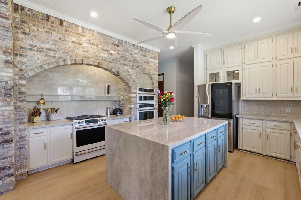 2922 Cedar Woods Place Houston, TX 77068
