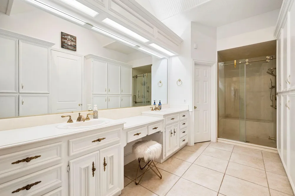 2922 Cedar Woods Place Houston, TX 77068