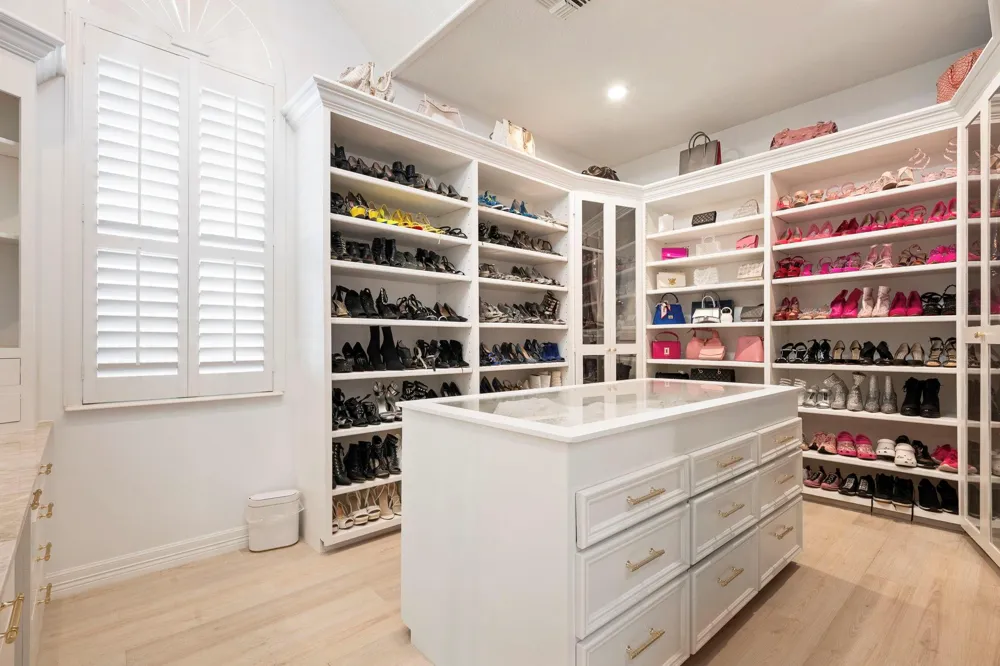 2922 Cedar Woods Place Houston, TX 77068