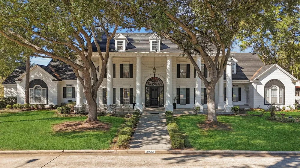 2922 Cedar Woods Place Houston, TX 77068