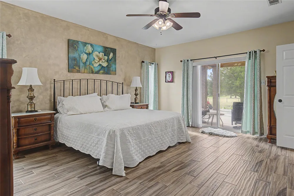 8988 County Line Road Willis, TX 77378