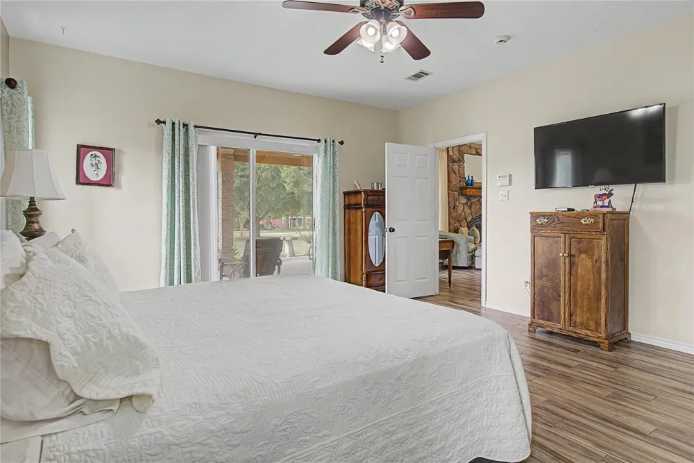 8988 County Line Road Willis, TX 77378