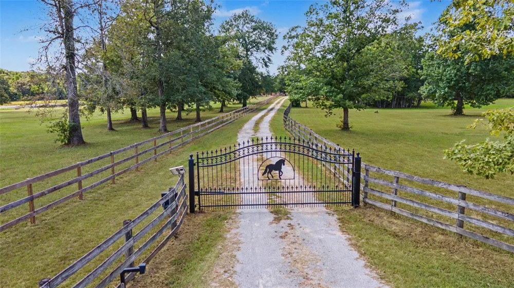 8988 County Line Road Willis, TX 77378