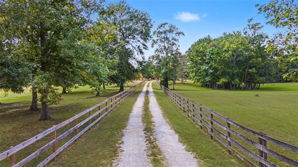 8988 County Line Road Willis, TX 77378