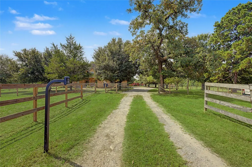 8988 County Line Road Willis, TX 77378