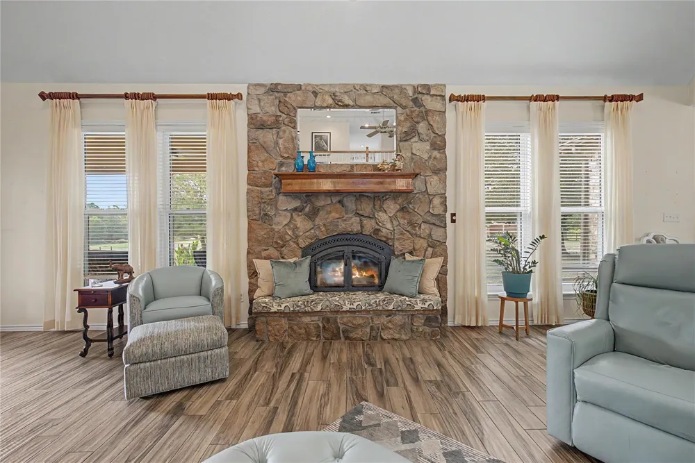 8988 County Line Road Willis, TX 77378