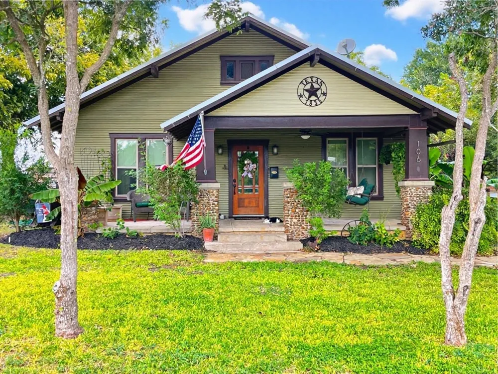 106 W Bobkat Moulton, TX 77975