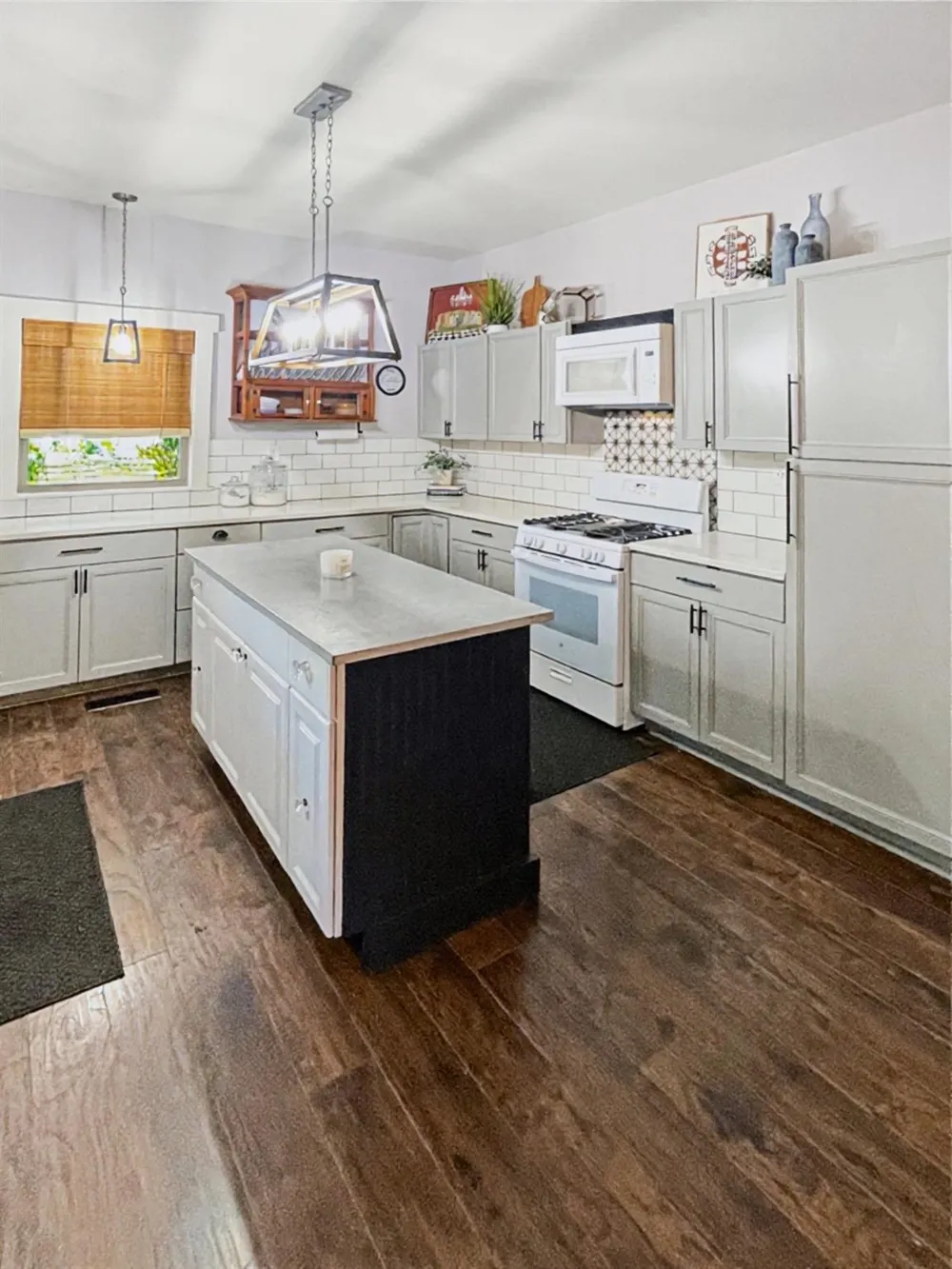 106 W Bobkat Moulton, TX 77975