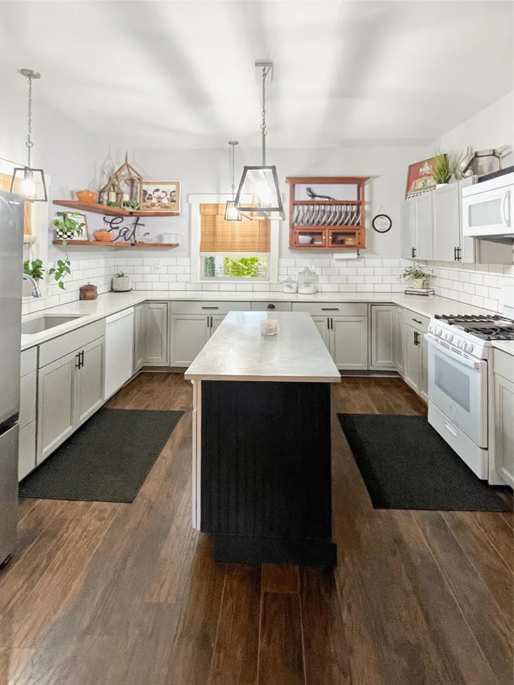 106 W Bobkat Moulton, TX 77975