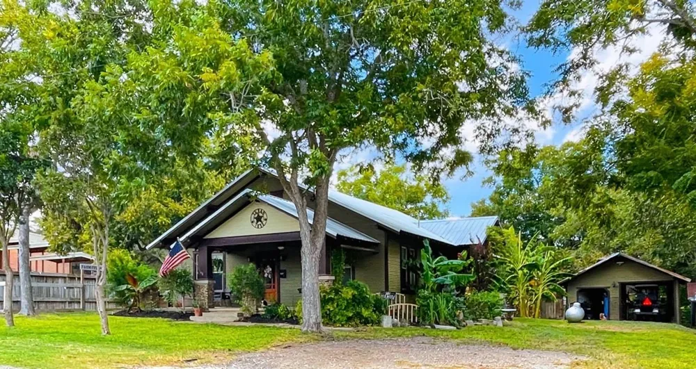 106 W Bobkat Moulton, TX 77975