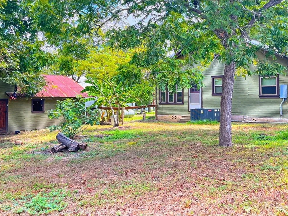 106 W Bobkat Moulton, TX 77975