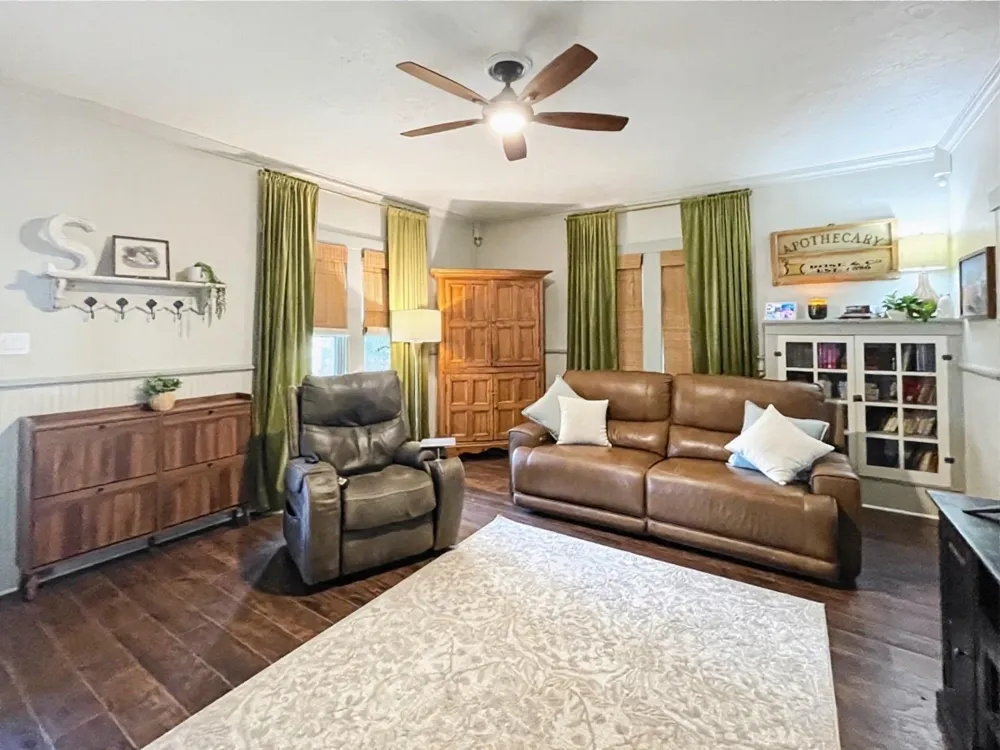 106 W Bobkat Moulton, TX 77975